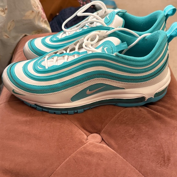 Men's Nike Airmax White and Teal Size 10 Gently worn